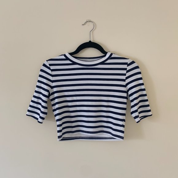 🤍🖤Divided Striped Cropped Tee🖤🤍 - Picture 2 of 4